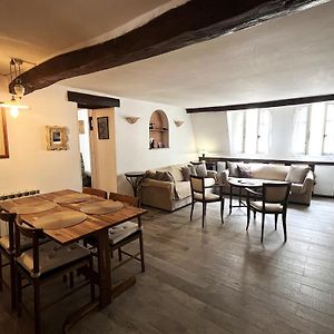 Typical Marais 3 Bedroom - Beaubourg